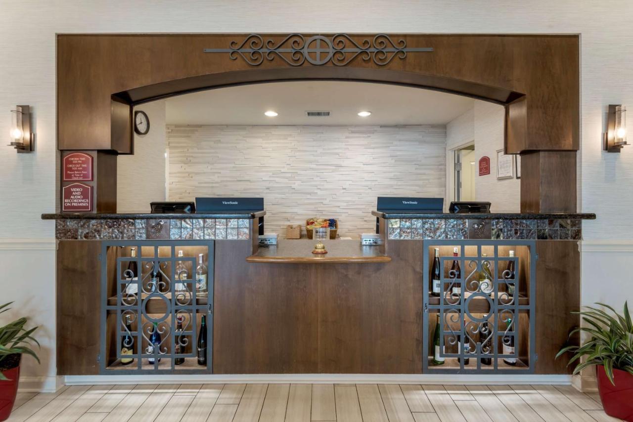 Best Western Plus Vineyard Inn And Suites Penn Yan Exterior foto